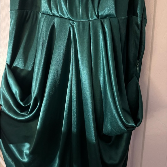 Green Dress - Picture 5 of 9